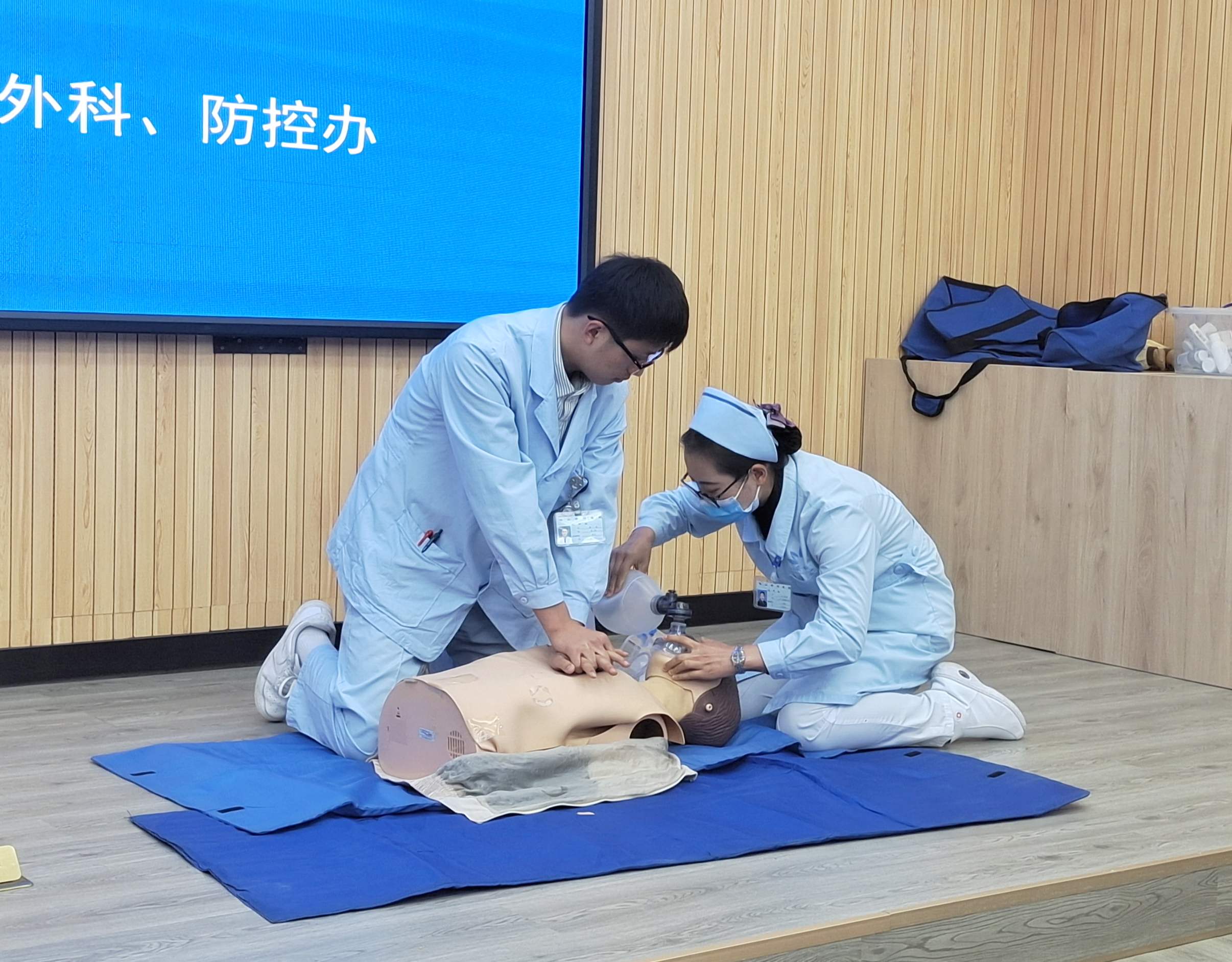 【保山安利醫(yī)院】醫(yī)務(wù)人員到保山城投建設(shè)發(fā)展（集體）有限公司開展系列急救、防控知識培訓(xùn)