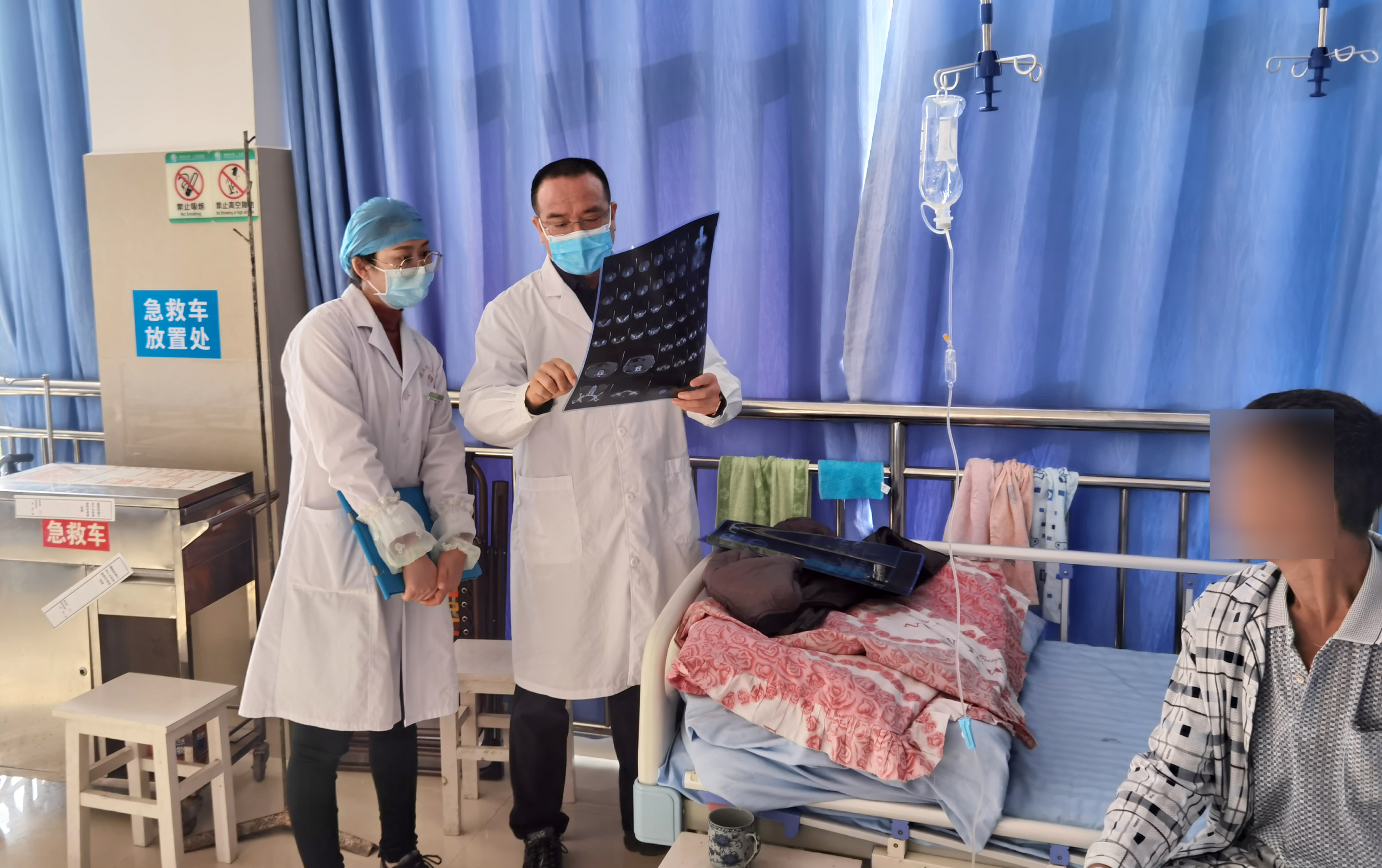 腫瘤科張穎東主任赴潞江鎮(zhèn)中心衛(wèi)生院開展坐診、查房及學(xué)術(shù)交流
